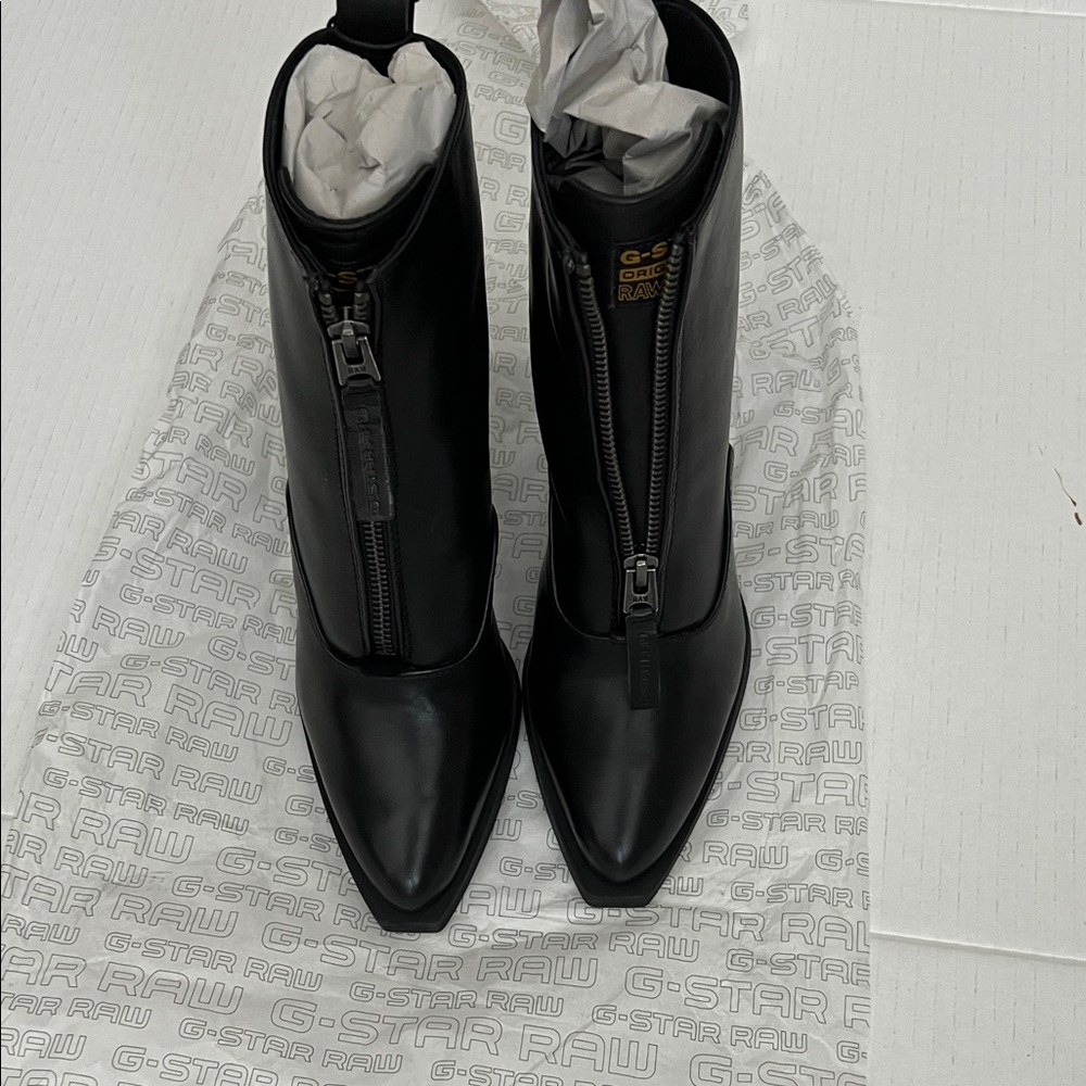 G-Star Women's Sleek Black Heeled Boots
Size 5 Approximately 4” heels